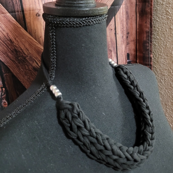 HAND CRAFTED Black SINGLE Knit Necklace - Picture 3 of 7